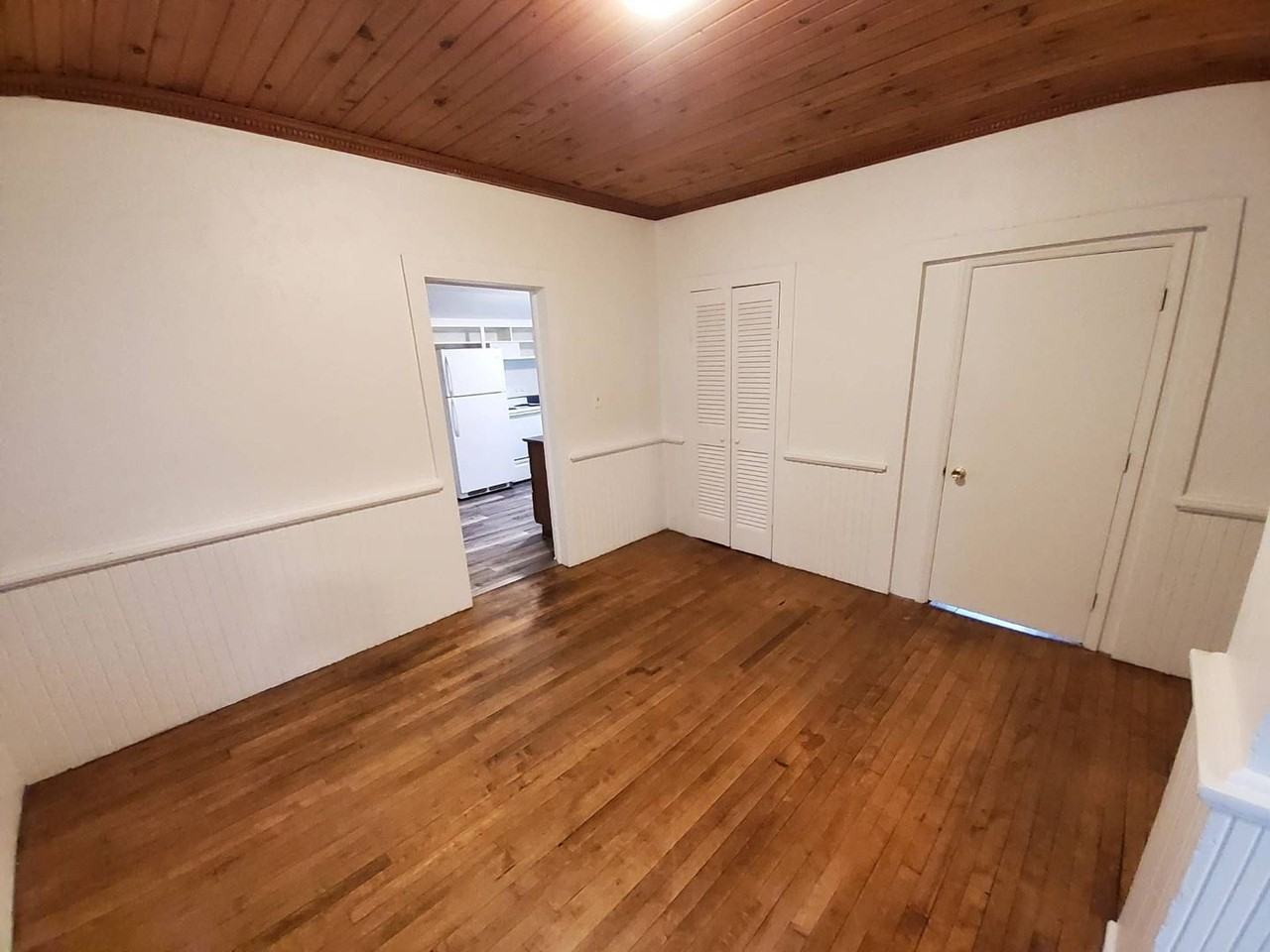 702 N Oneida St - Photo 5 of 32