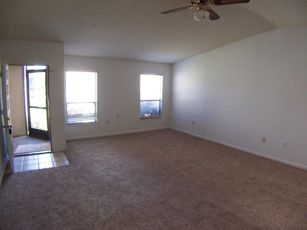 4014 Cypress Lndg S - Photo 3 of 10