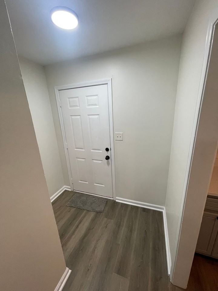 1703 Riverside Ct Ne - Photo 2 of 15