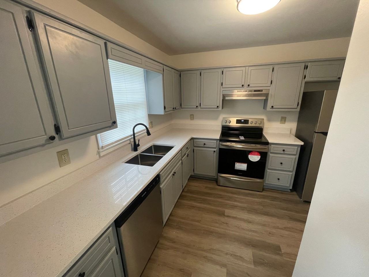 1703 Riverside Ct Ne - Photo 6 of 15