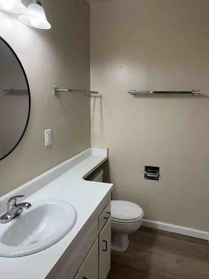 1072 Meadow Ave - Photo 7 of 12