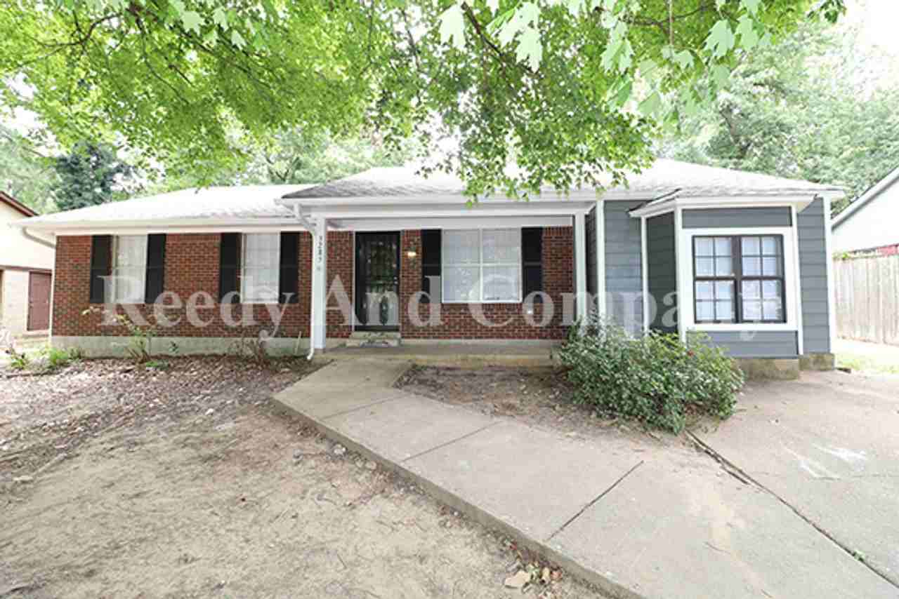 3285 Mayfair Dr