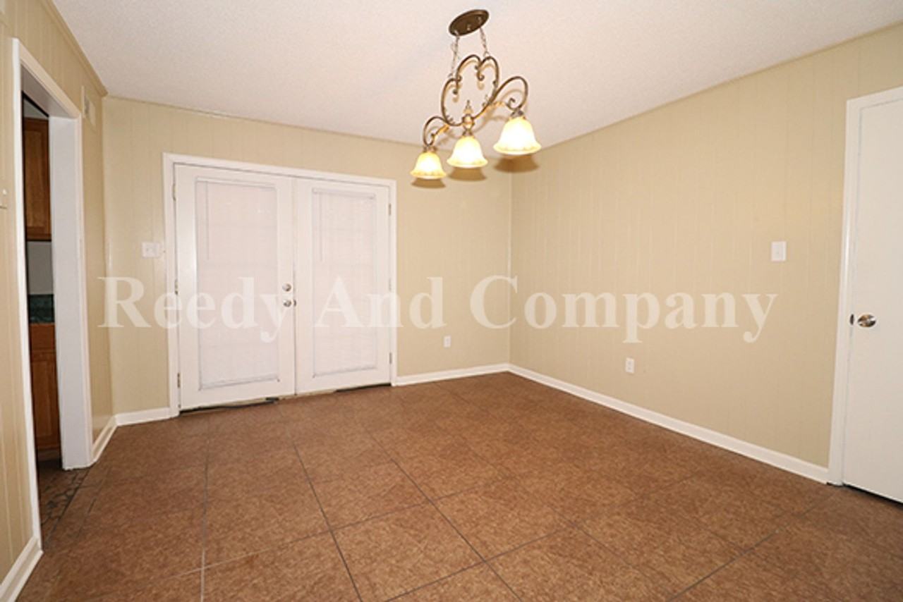3285 Mayfair Dr - Photo 6 of 22