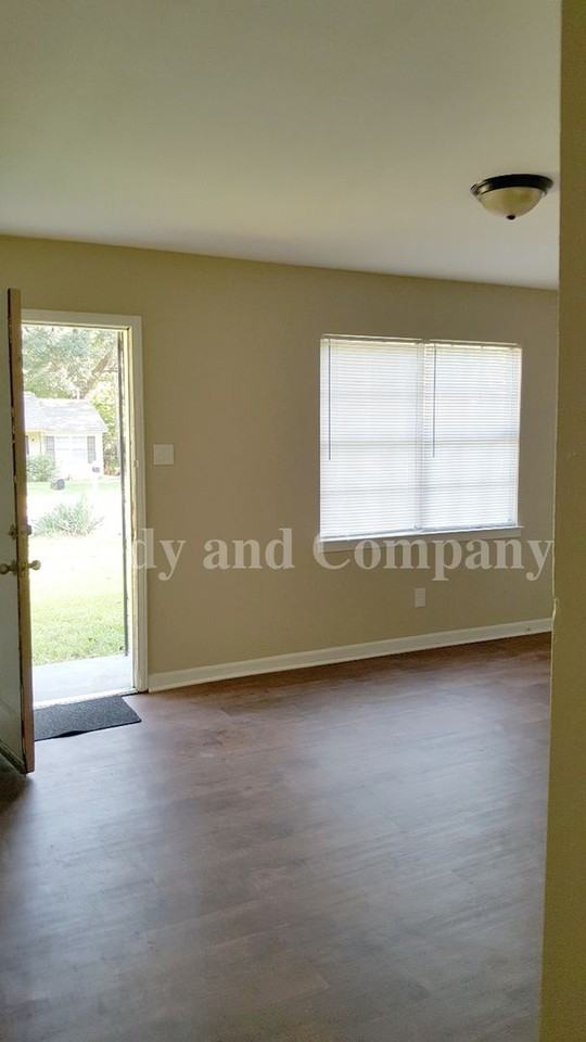 3853 Windy Ave - Photo 4 of 14