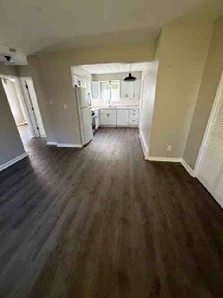 209 Oak St - Photo 2 of 8
