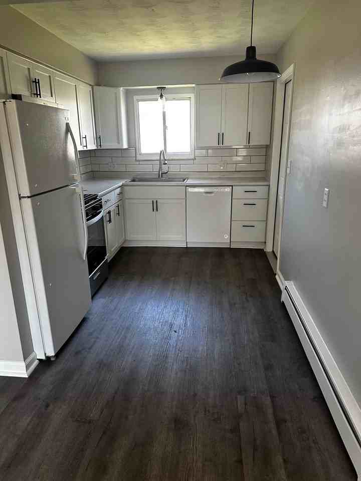 209 Oak St - Photo 3 of 8