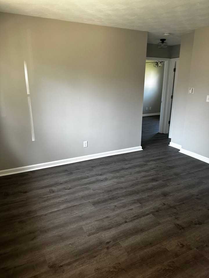 209 Oak St - Photo 6 of 8
