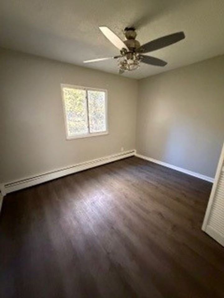 209 Oak St - Photo 7 of 8