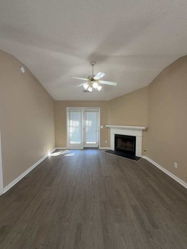 515 Providence Crossing Dr - Photo 2 of 15