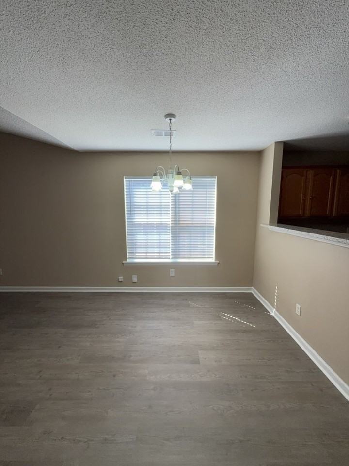 515 Providence Crossing Dr - Photo 3 of 15