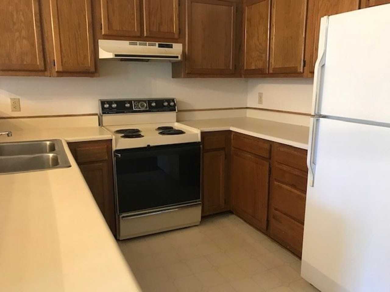 1439 King Charles Dr - Photo 2 of 8