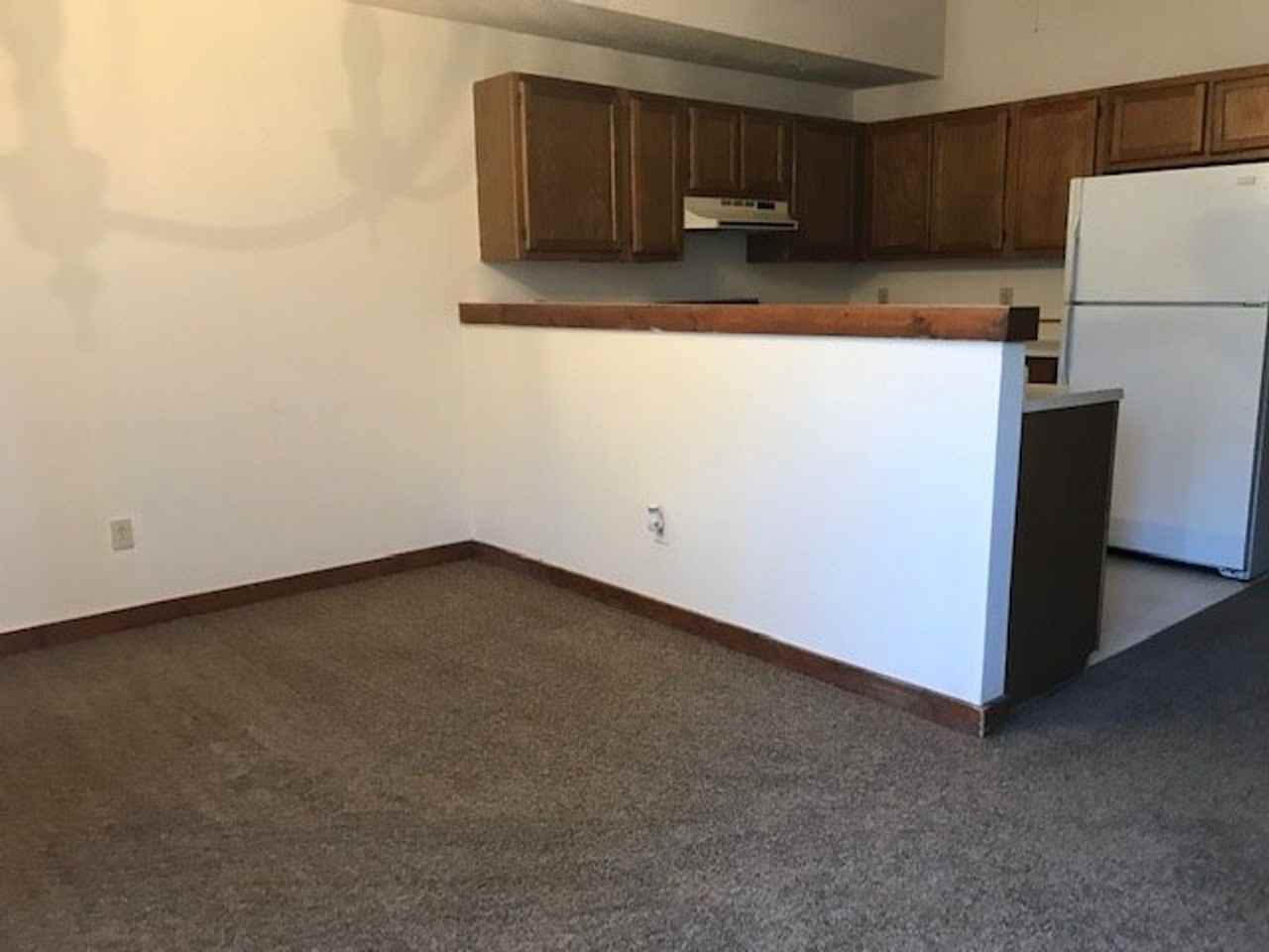1439 King Charles Dr - Photo 3 of 8