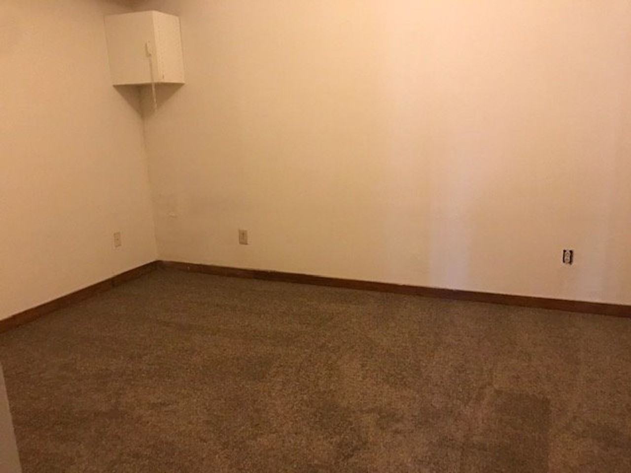 1439 King Charles Dr - Photo 4 of 8