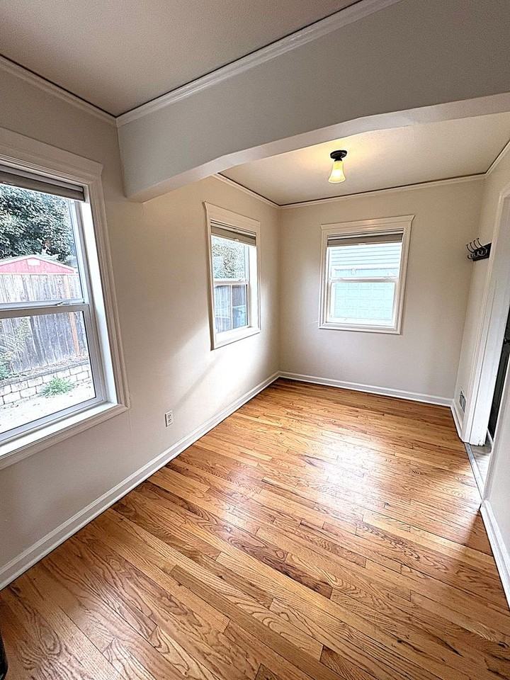4728 Se 35th Ave - Photo 4 of 30