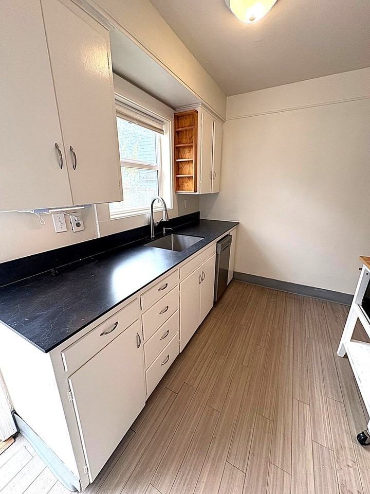 4728 Se 35th Ave - Photo 5 of 30