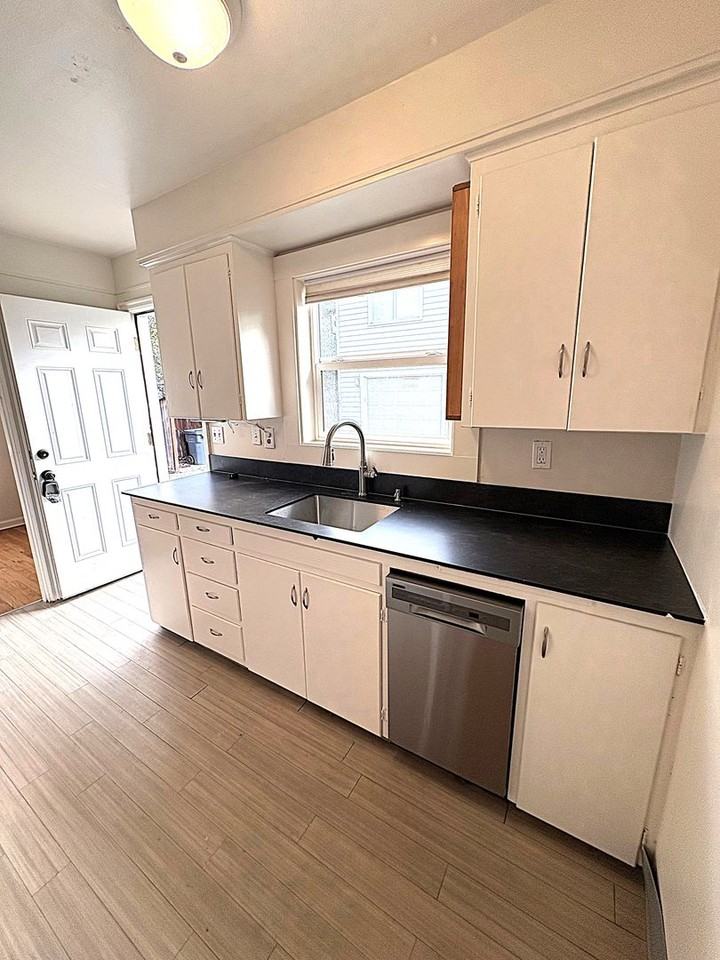 4728 Se 35th Ave - Photo 6 of 30