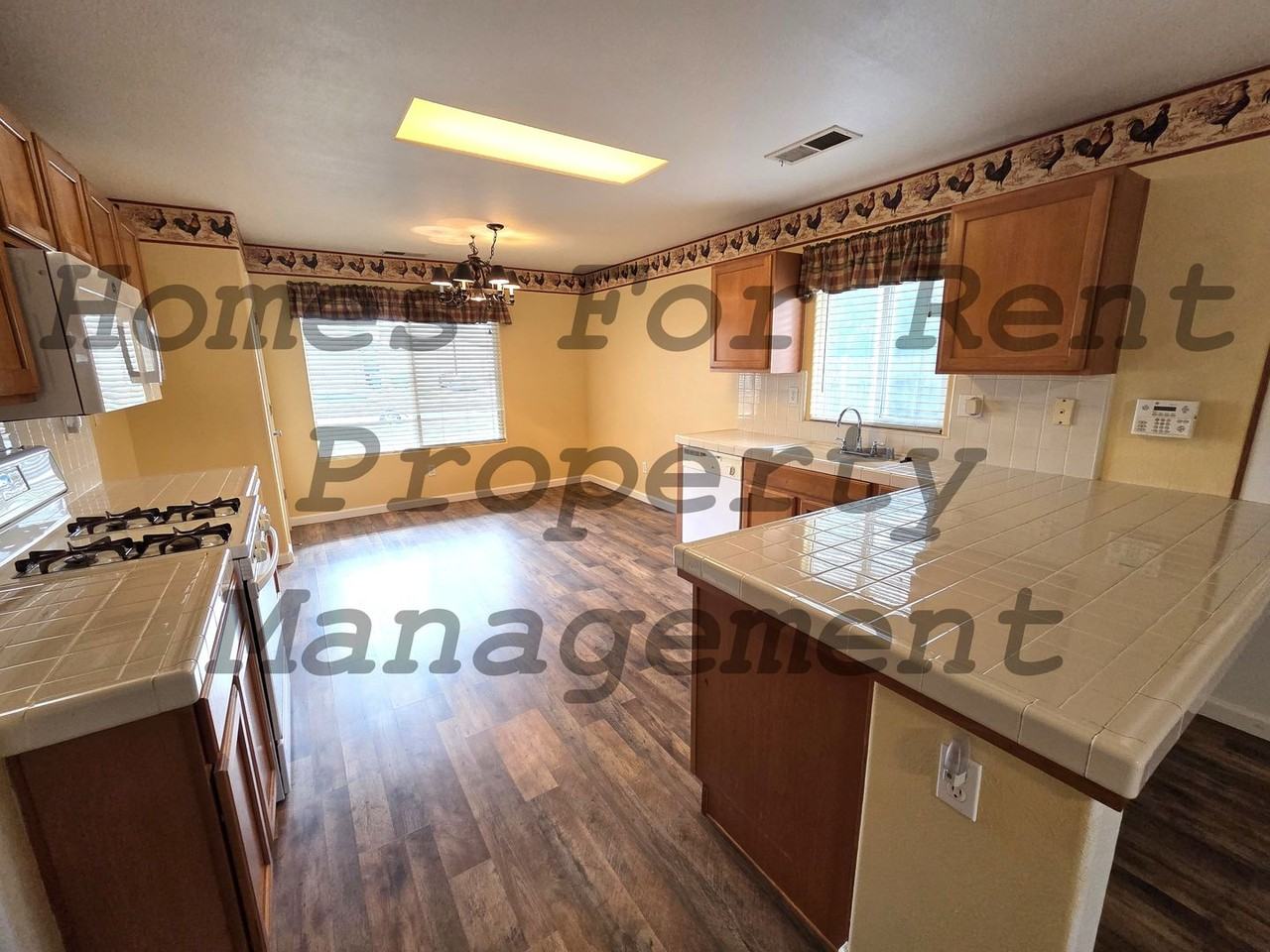 1914 Pioneer Ave - Photo 5 of 14