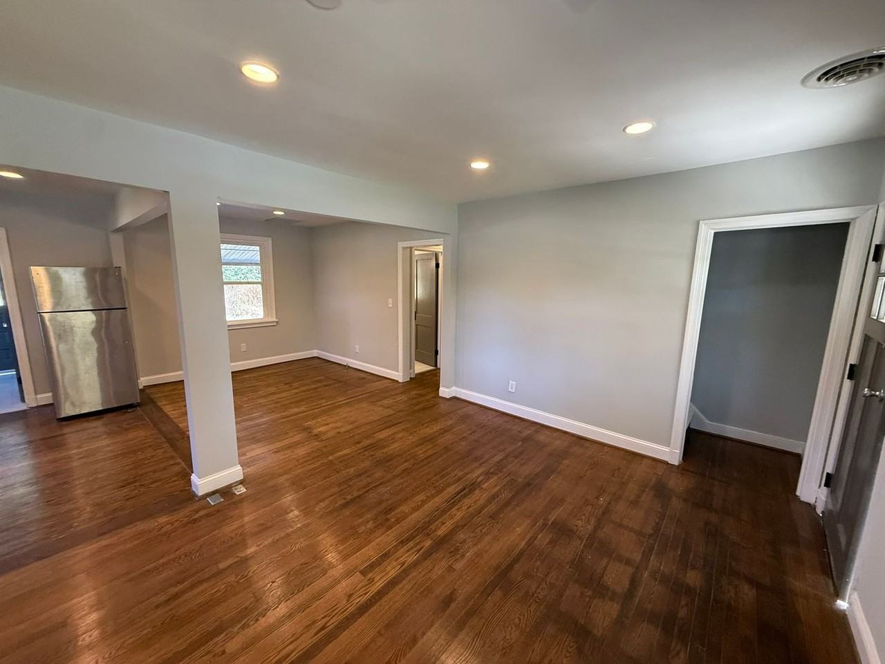 5816 Hull Street Rd - Photo 4 of 26