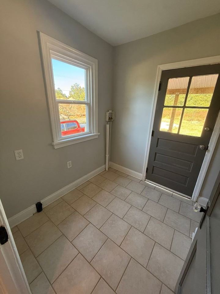 5816 Hull Street Rd - Photo 7 of 26