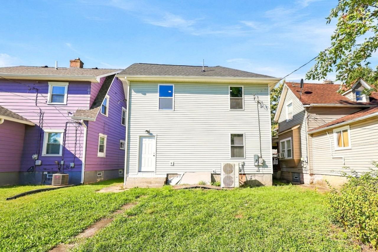 102 Brooklyn Ave - Photo 3 of 10