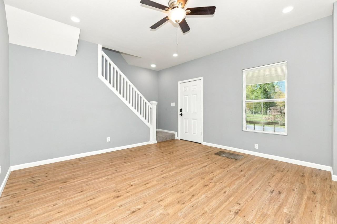 102 Brooklyn Ave - Photo 4 of 10
