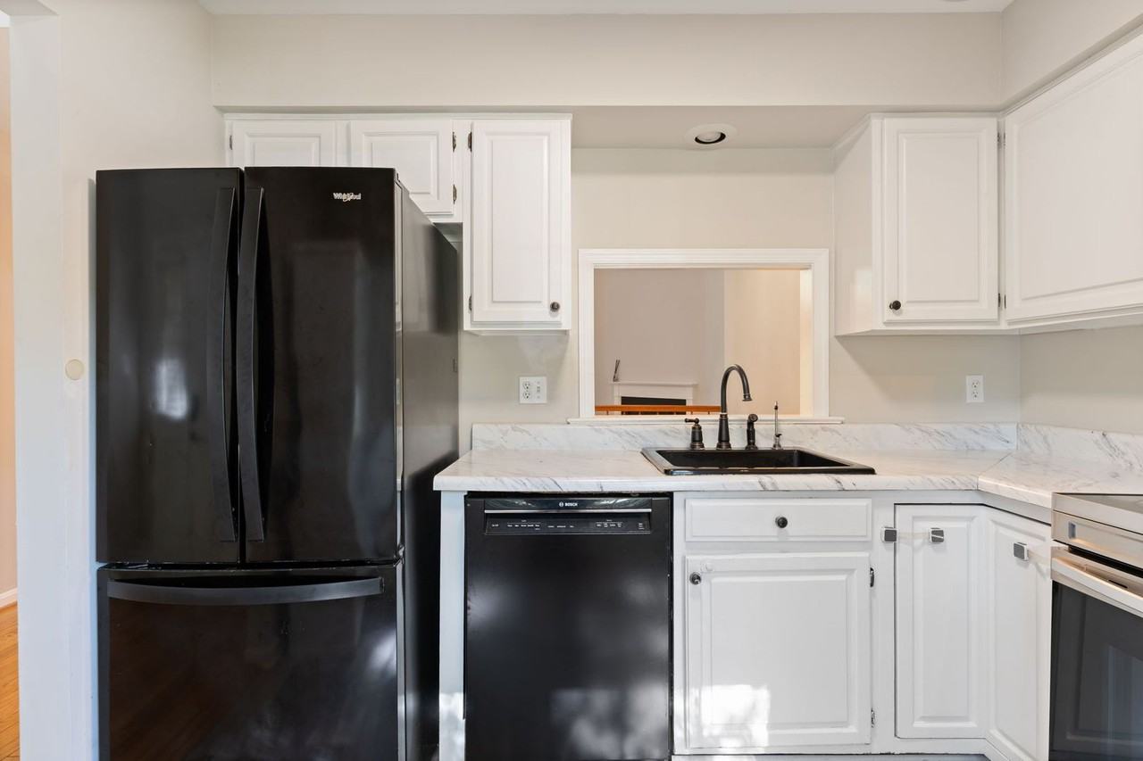 8108 Clifforest Dr - Photo 4 of 39