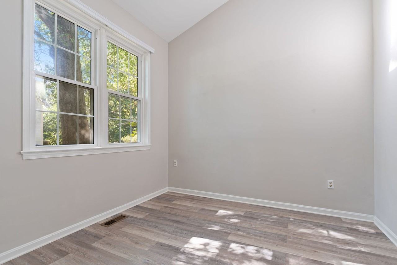 8108 Clifforest Dr - Photo 6 of 39