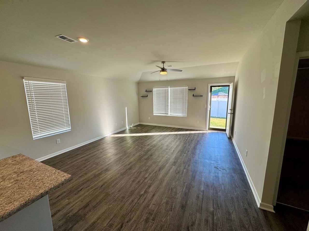 244 Willow Rd - Photo 4 of 15