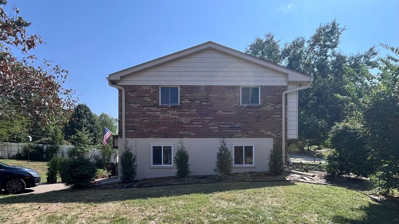 801 Gloucester Dr - Photo 2 of 4