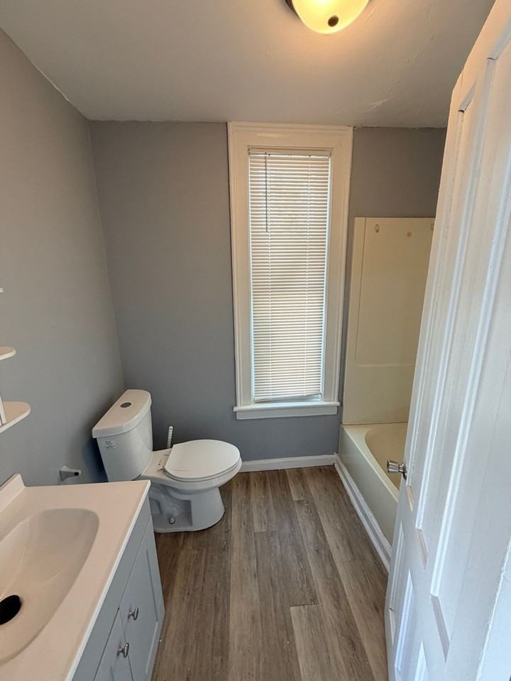 1321 N State St - Photo 5 of 29