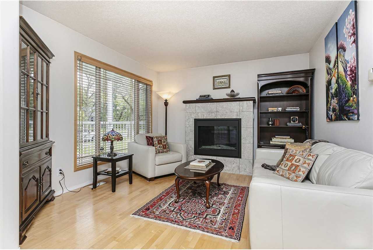 10933 69 Ave Nw - Photo 4 of 32
