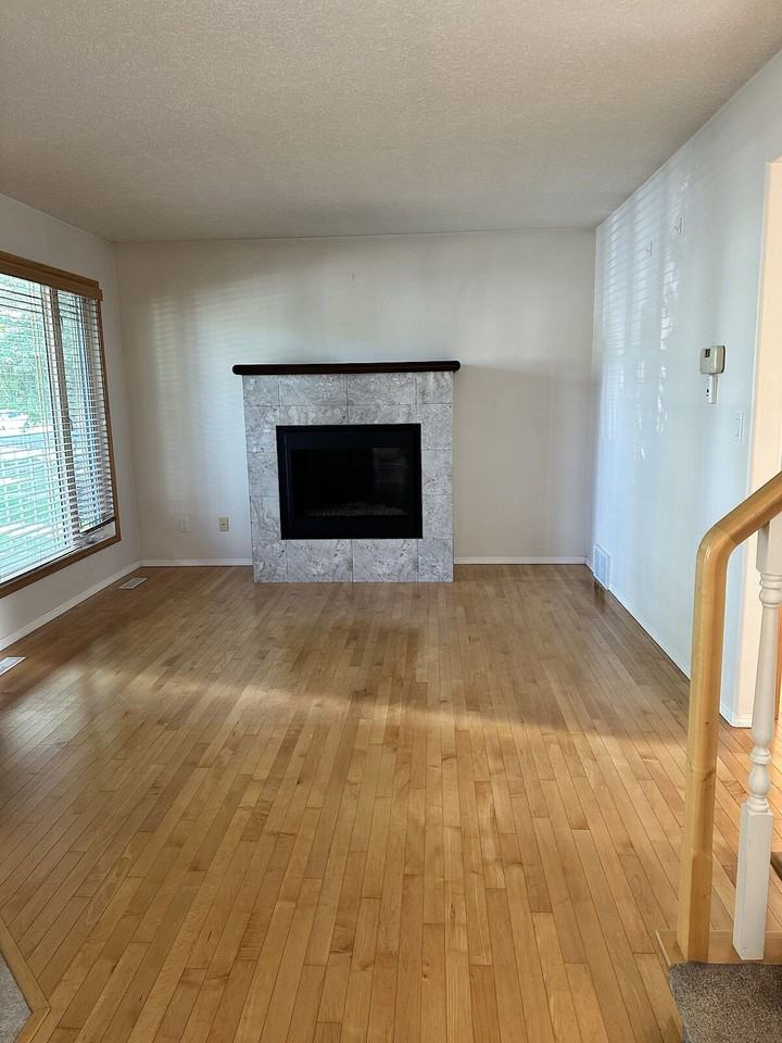10933 69 Ave Nw - Photo 5 of 32