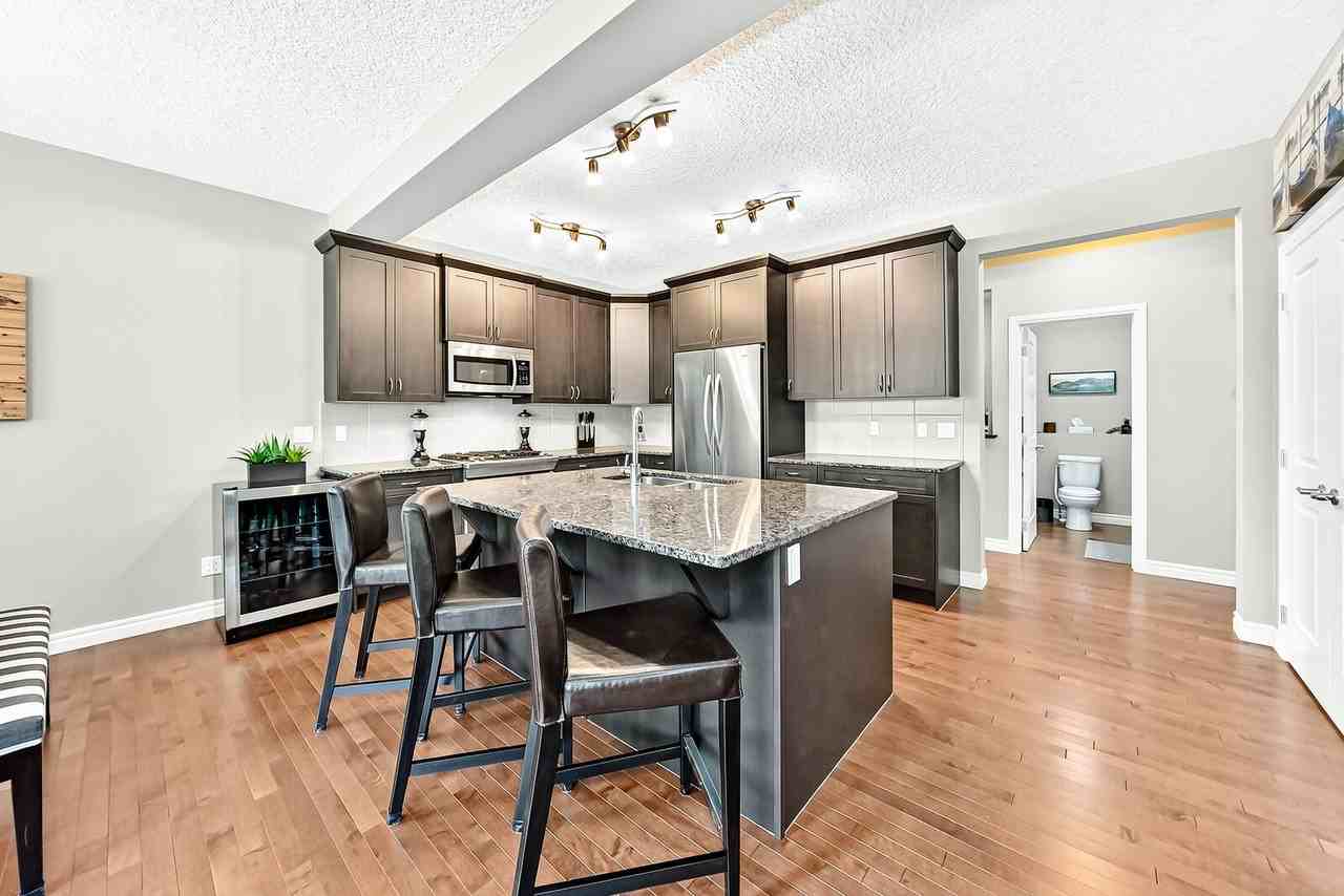 141 Riviera Cres - Photo 2 of 25
