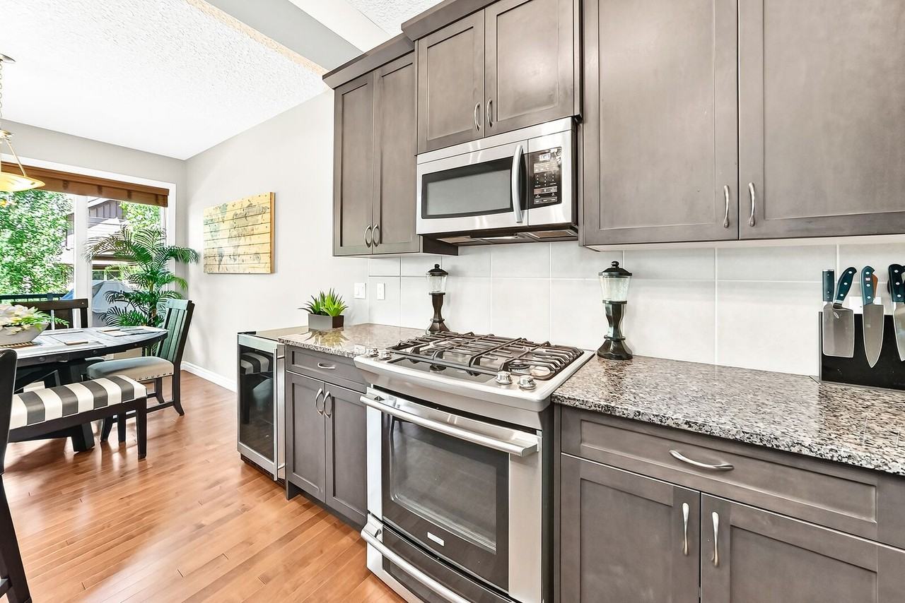141 Riviera Cres - Photo 4 of 25