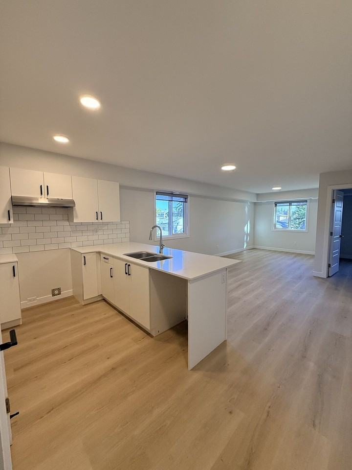 10926 154 St Nw - Photo 2 of 13