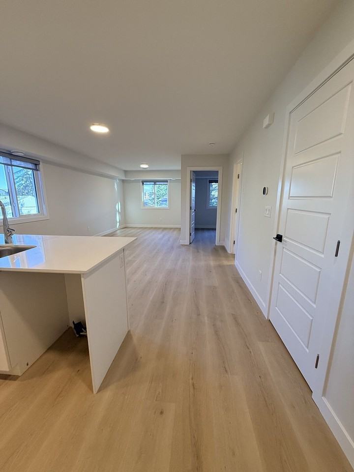 10926 154 St Nw - Photo 3 of 13