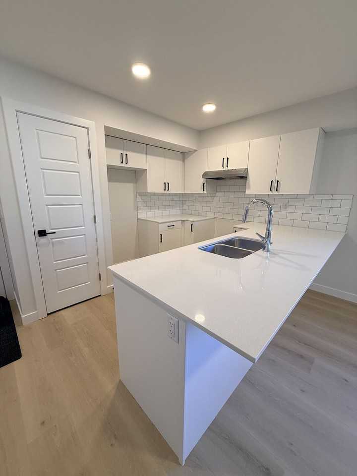 10926 154 St Nw - Photo 4 of 13