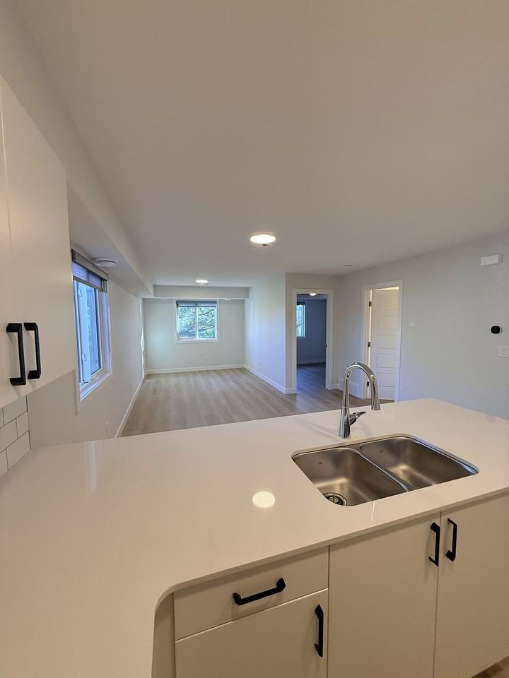 10926 154 St Nw - Photo 7 of 13