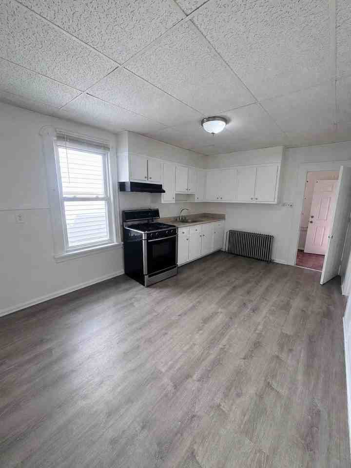 31 E 13th St #2 - Photo 5 of 10