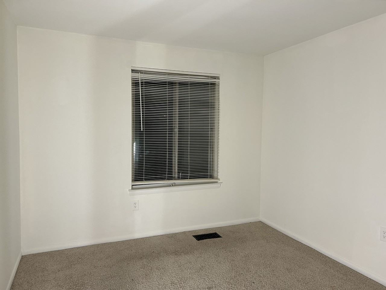 1032 W Side Dr #28E - Photo 4 of 20