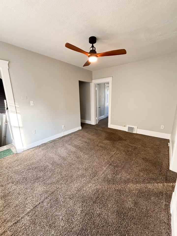 3001 W 11th St #3001 - Photo 4 of 20
