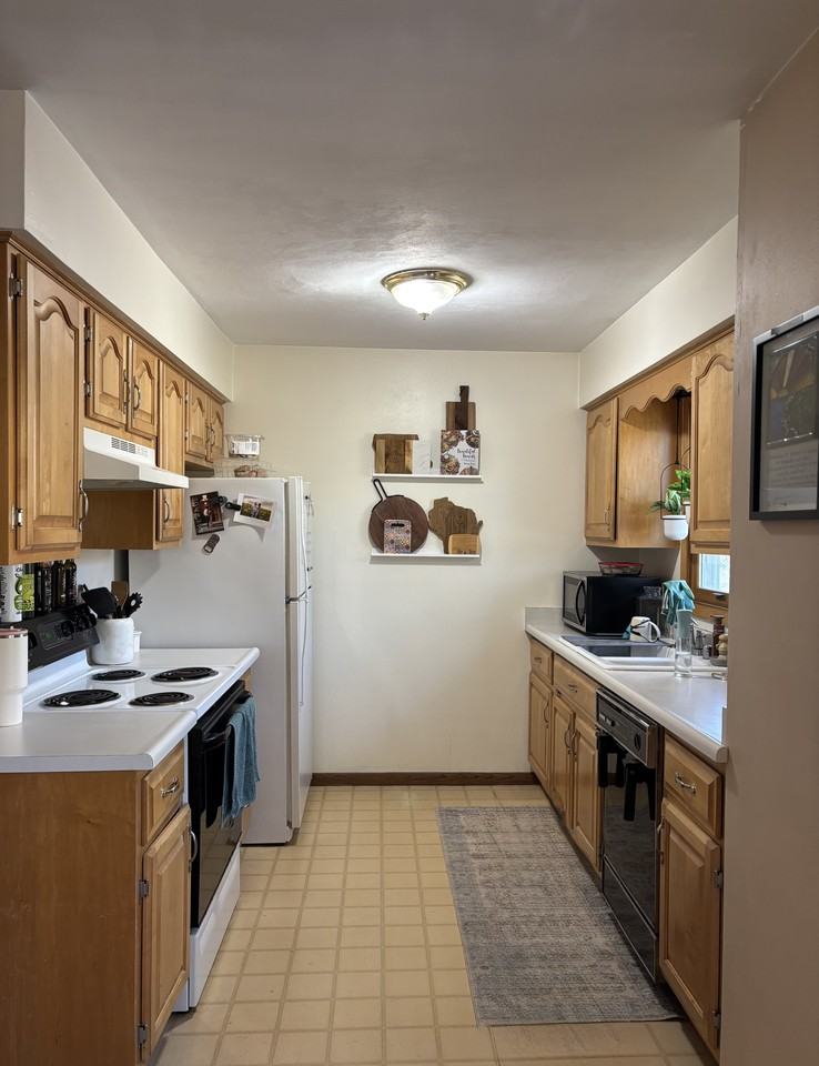 5768 Williamsburg Way #2 - Photo 6 of 15