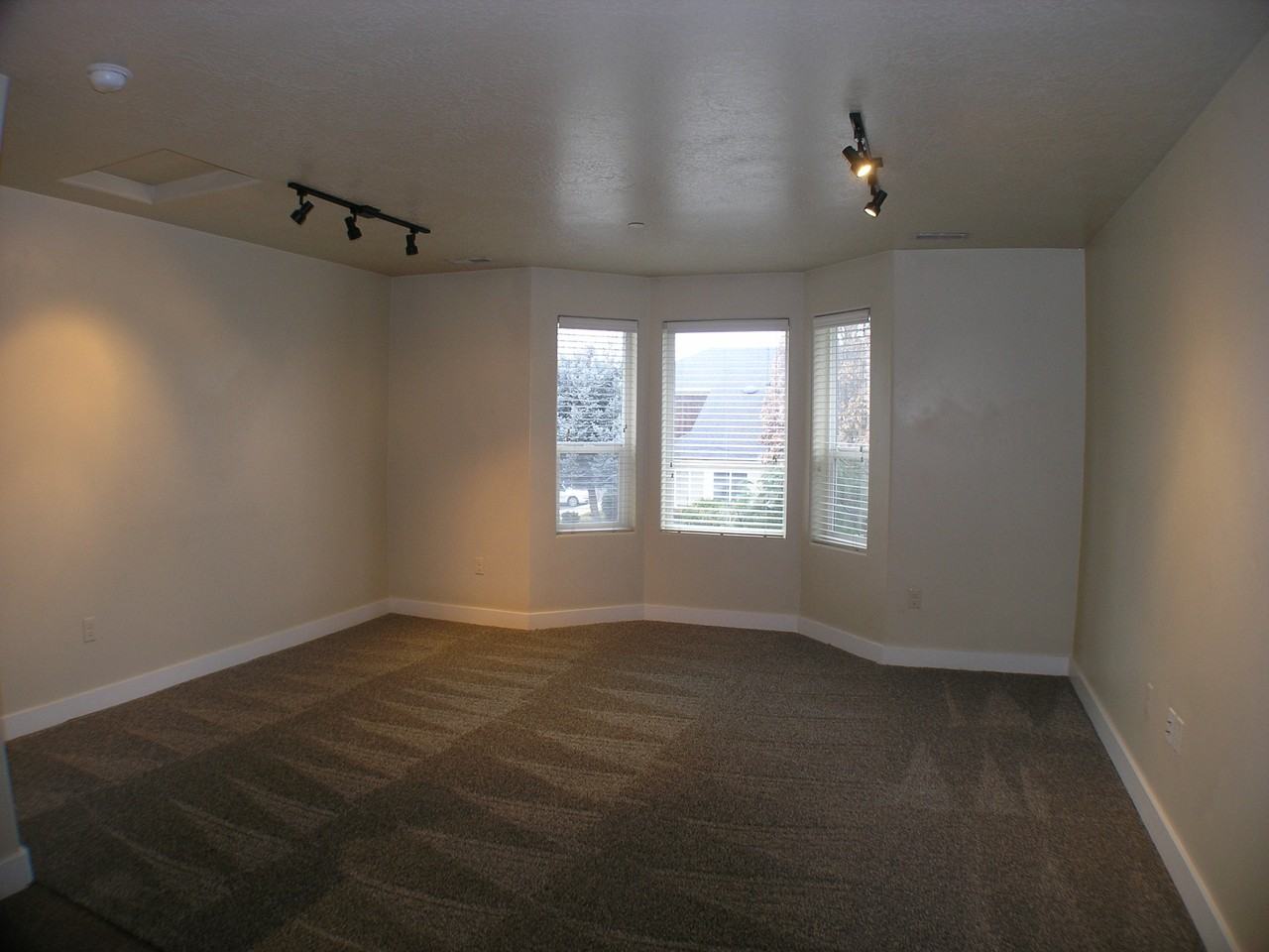 699 N Mitchell St #203 - Photo 3 of 15