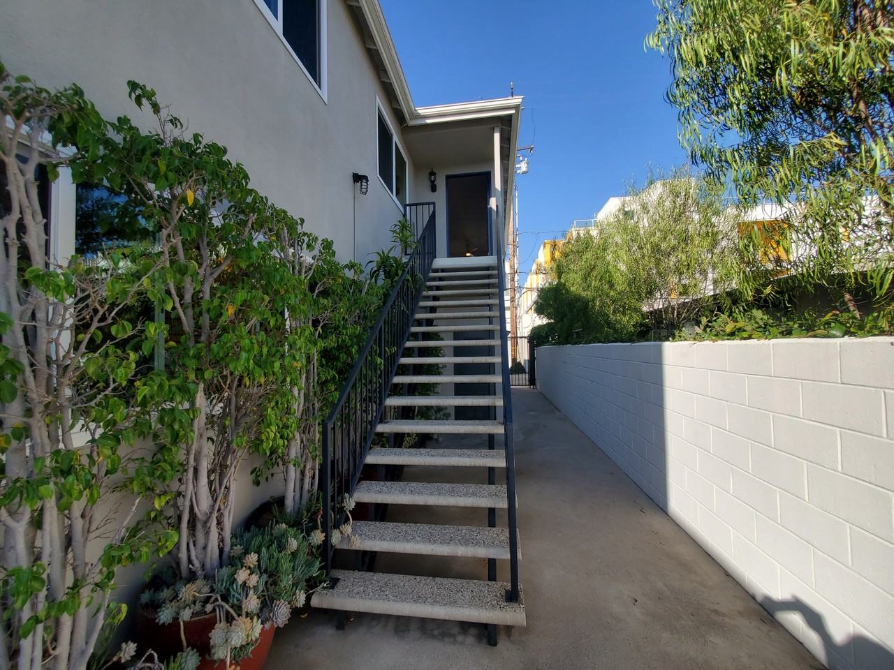 1817 Euclid St #4 - Photo 4 of 20