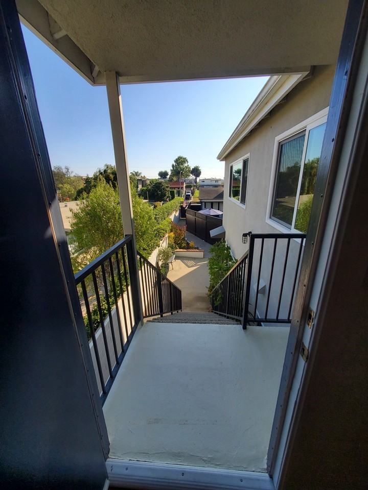 1817 Euclid St #4 - Photo 5 of 20