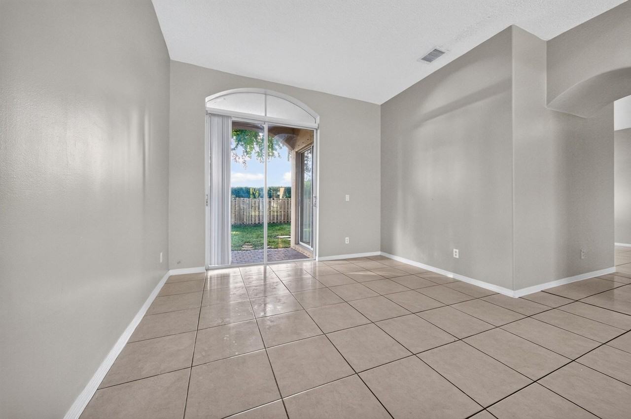 7758 Northwest 17th Place - Photo 4 of 22