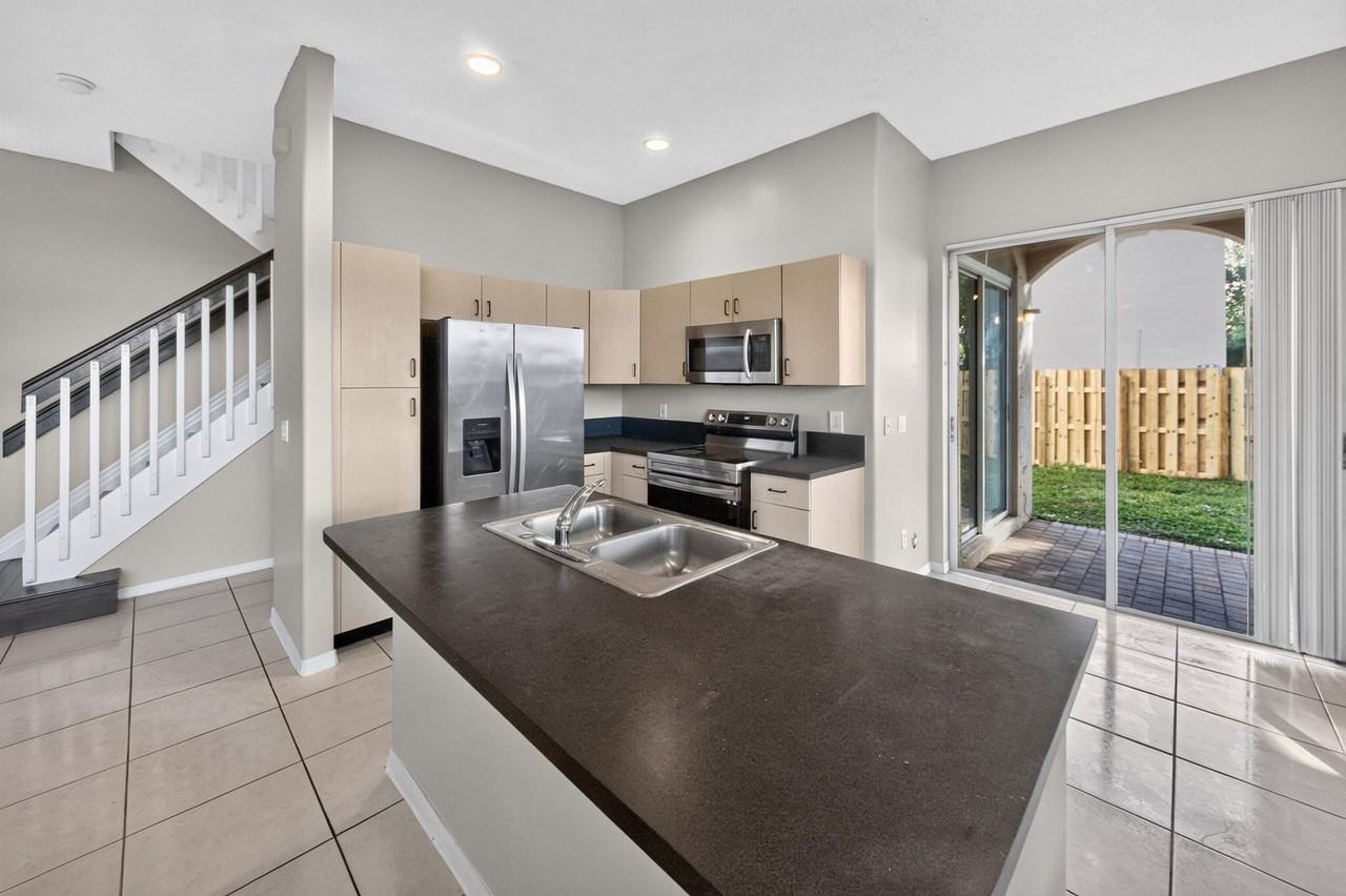 7758 Northwest 17th Place - Photo 7 of 22
