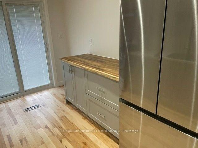127 Bristol Avenue #Main - Photo 4 of 10
