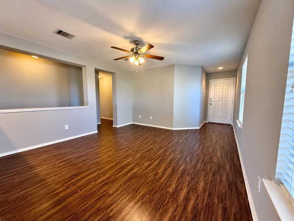 2319 Mccombs St #1 - Photo 4 of 23