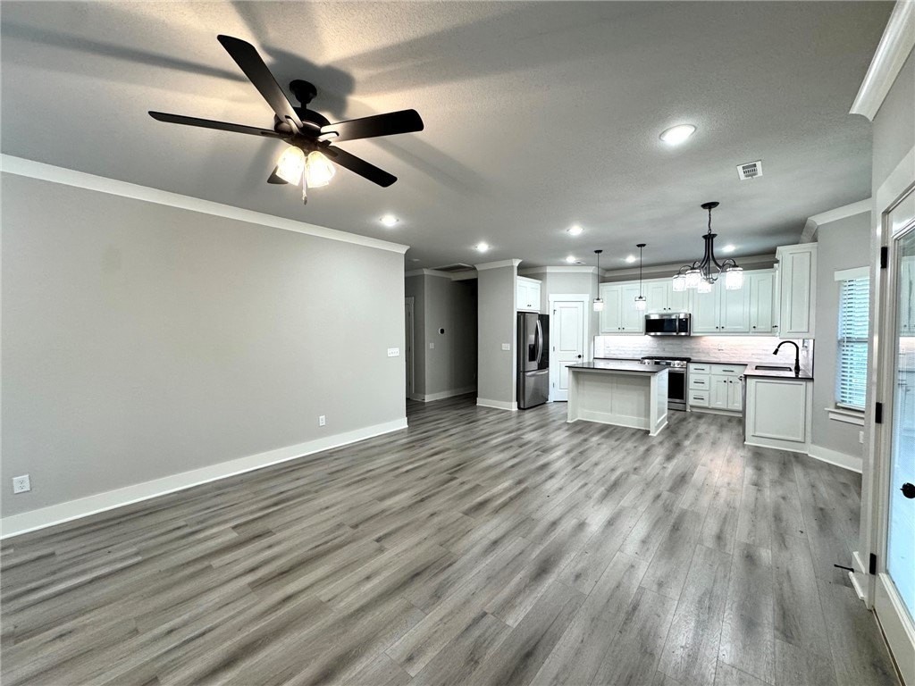 16 Renfrew Ln - Photo 2 of 14
